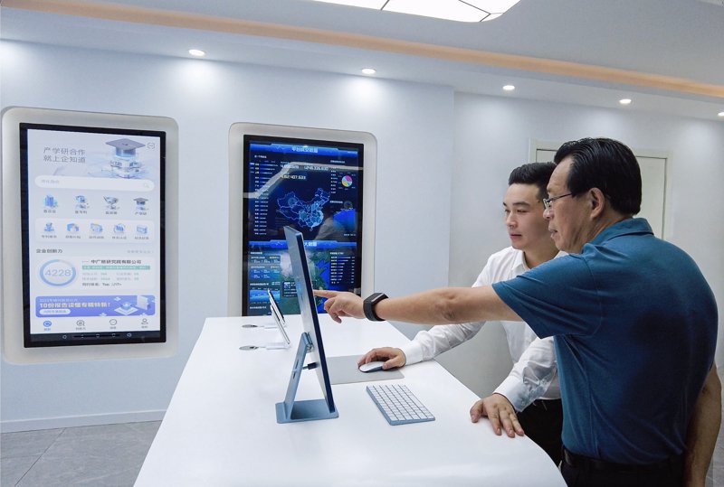 上海软件开发：科技之翼助力产业升级